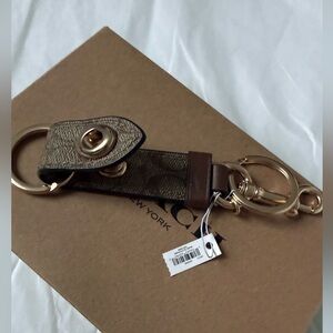 NWT COACH Signature Leather TurnLock Key Holder